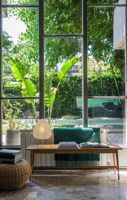 Una pareja nos muestra cómo vive sus cambios y los de su casa en Martínez, obra de un maestro del racionalismo