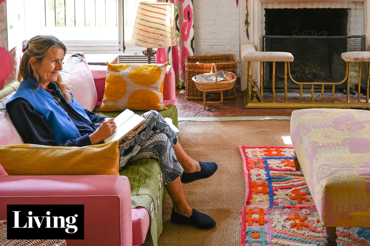 Es inglesa y con su marido argentino se mudó a la quinta familiar en Maschwitz, que renovó con color y estampas