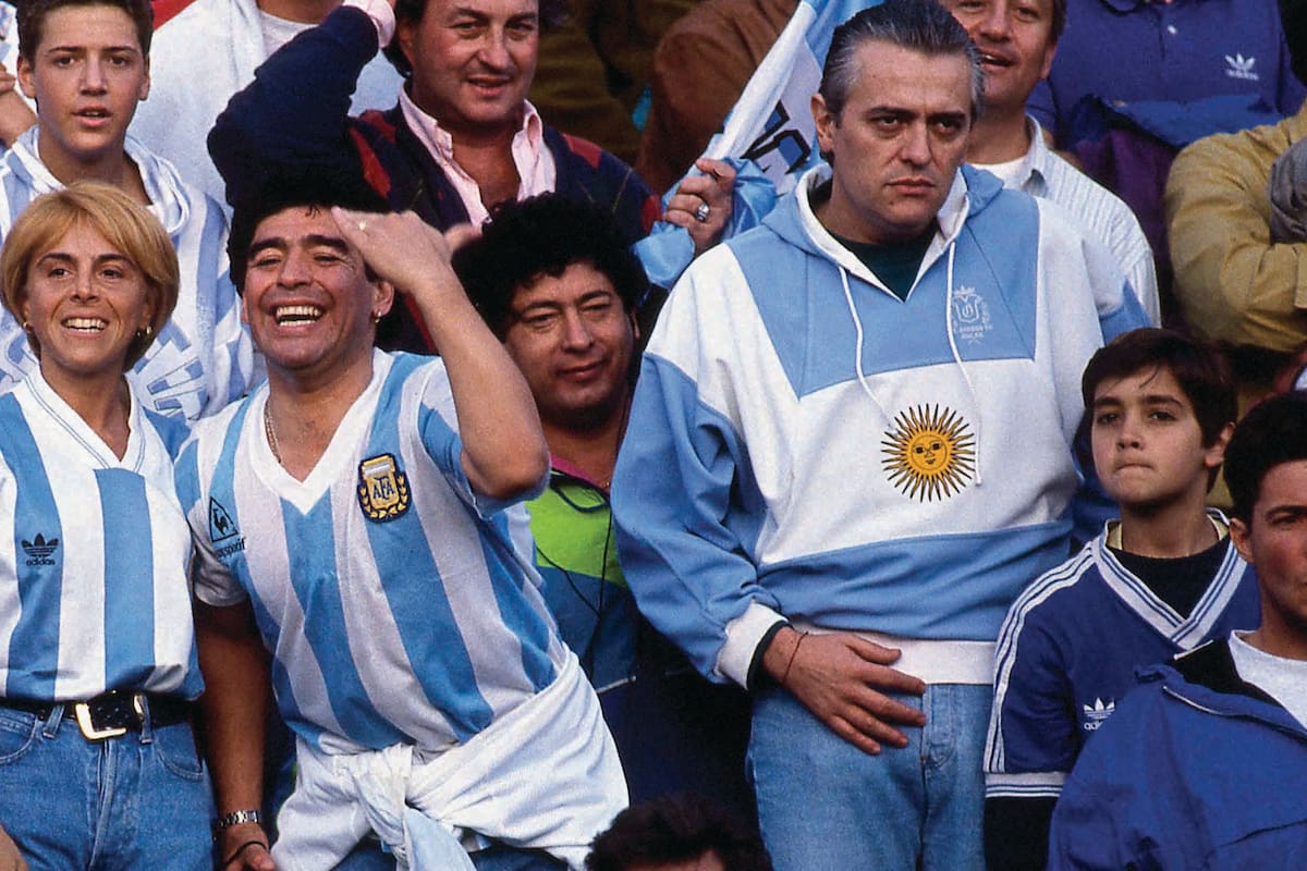Maradona. Historia de los cantitos de cancha que le dedican en todo el mundo