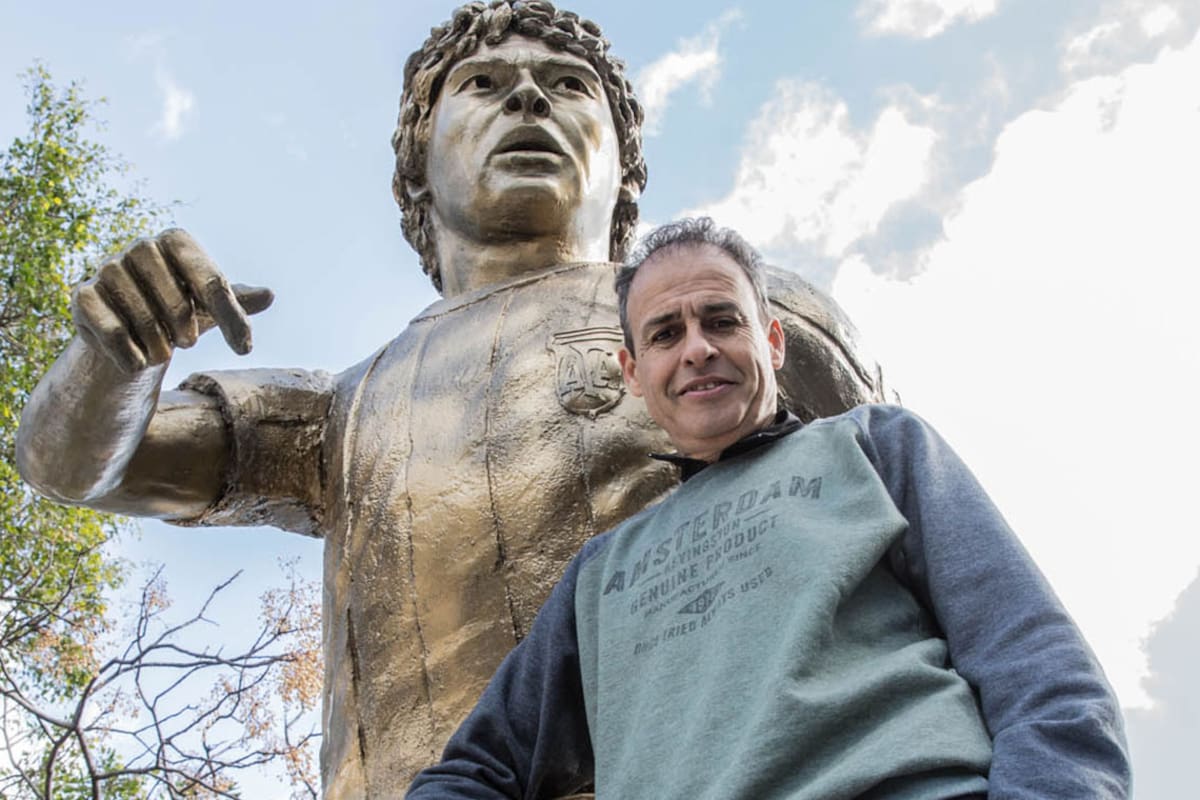 Con una escultura de Diego, quieren que Paternal sea capital mundial del fútbol