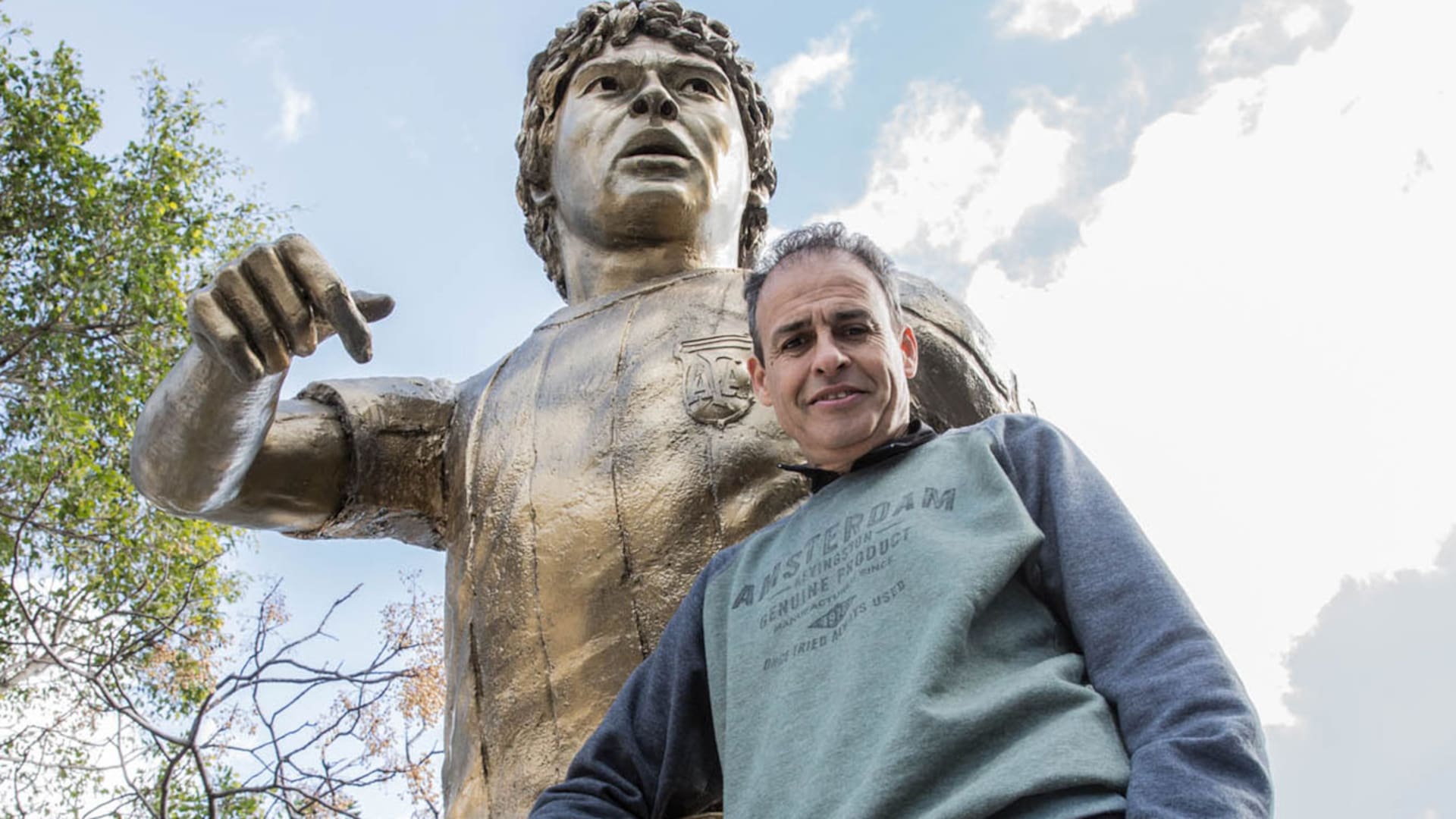 Con una escultura de Diego, quieren que Paternal sea capital mundial del fútbol