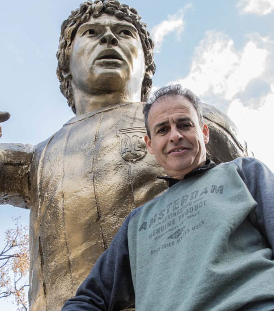 Con una escultura de Diego, quieren que Paternal sea capital mundial del fútbol