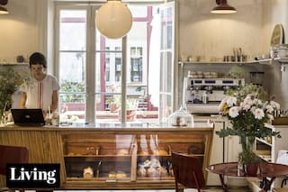 Reciclaron una propiedad histórica para vivir, y terminaron abriendo un café y un local deco encantadores