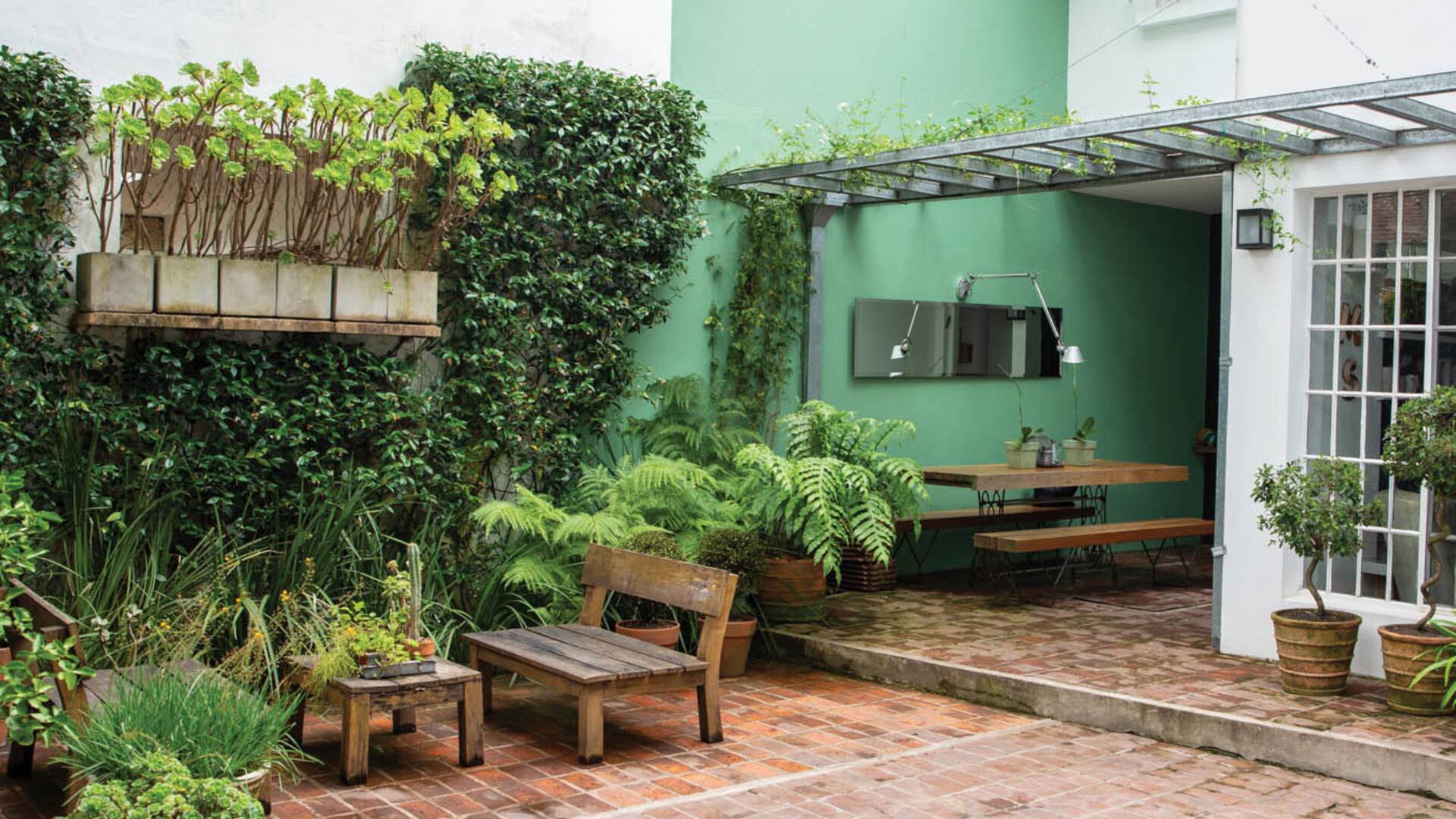 Cómo un patio de pocos metros se convirtió en espacio multiuso
