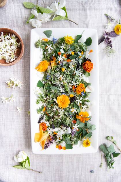 El ingrediente del jardín que no puede faltar en tus ensaladas este verano