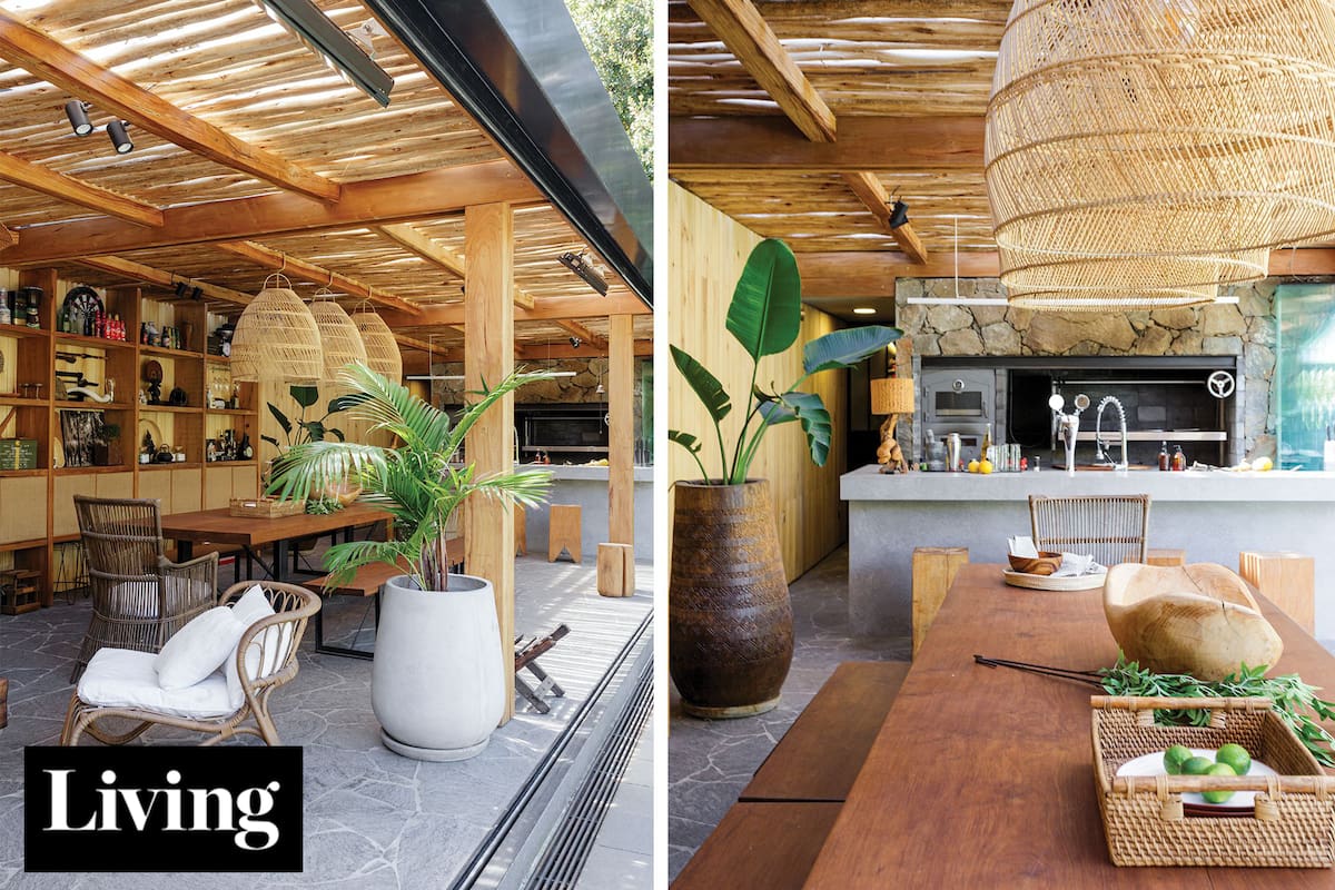 Una casa en Vicente López con gran diseño interior, sala de cine y quincho tropical