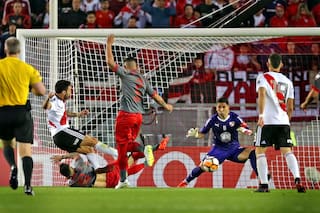 Los goles de la clasificación de River: los festejos de Scocco, Quintero y Borré