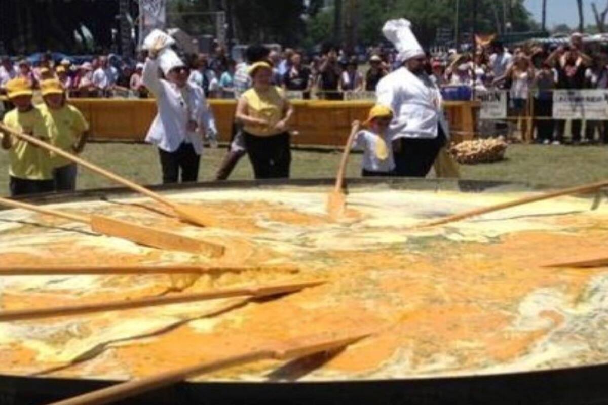 La peculiar Cofradía del Omelette, los bons-vivants importados de Francia