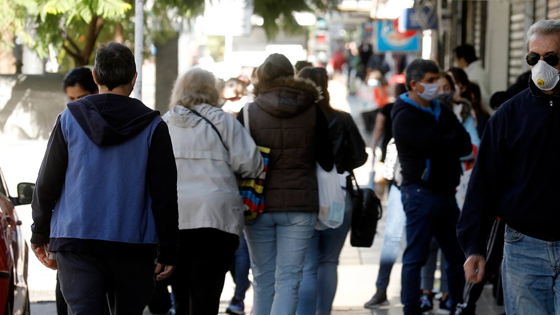 Coronavirus en la Argentina: una pausa en la cuarentena, con mucha gente en las calles de la Ciudad