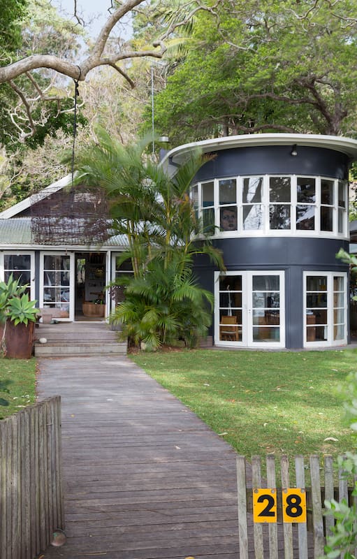 La idílica casa de Mark Tuckey, un diseñador australiano que prefirió trabajar lejos de la ciudad