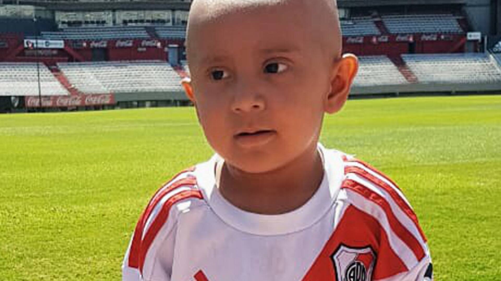 Con dos años, Benjamín venció el cáncer: regresó a su casa en cuarentena y volvió a jugar