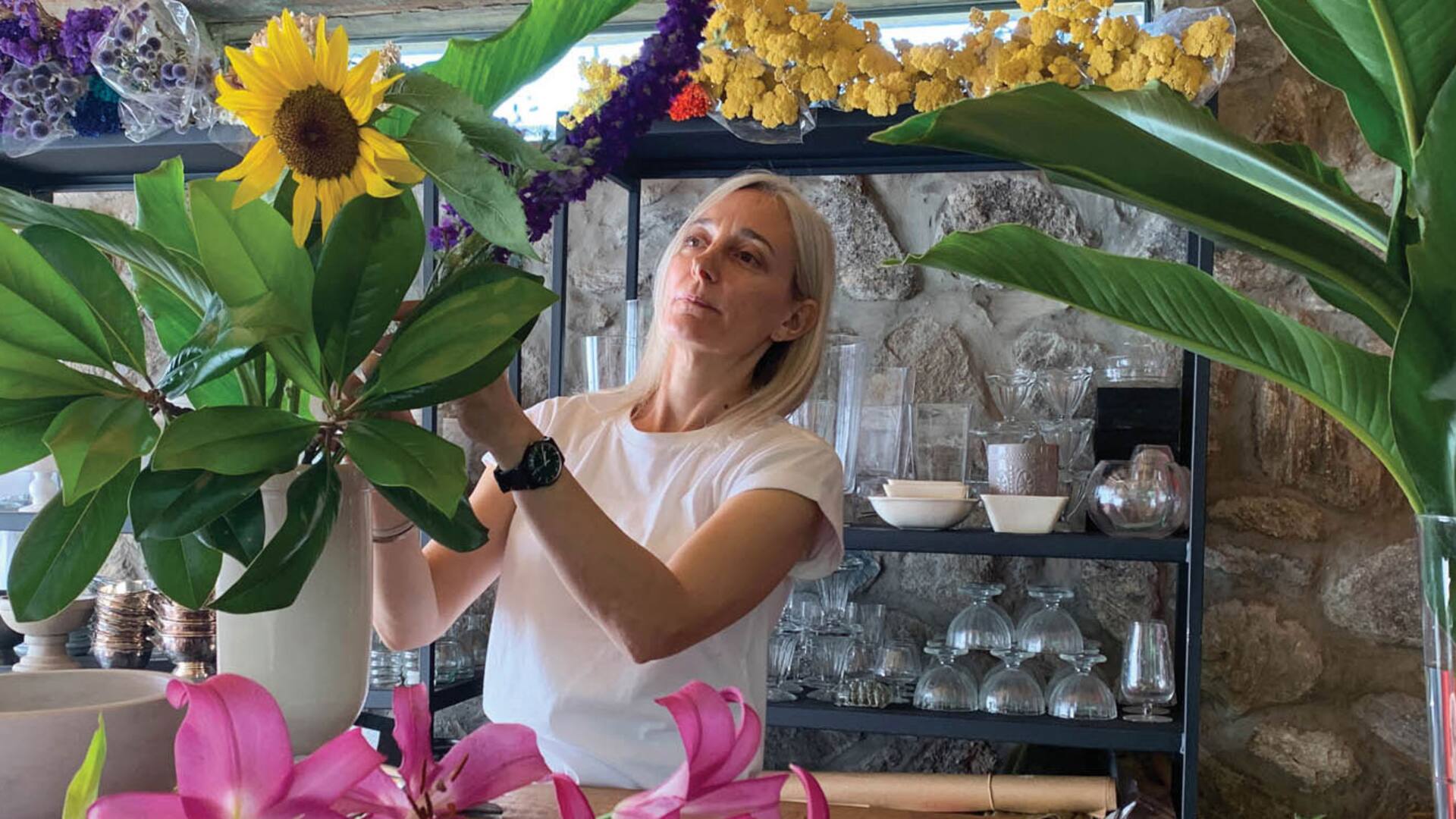 Cultivaba flores para atraer aves a su jardín, ahora tiene un emprendimiento productivo floral