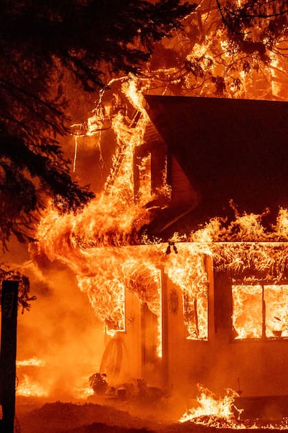 Hasta el domingo, el incendio había destruido 187,562 hectáreas; el fuego ahora cubre un área más grande que Los Ángeles