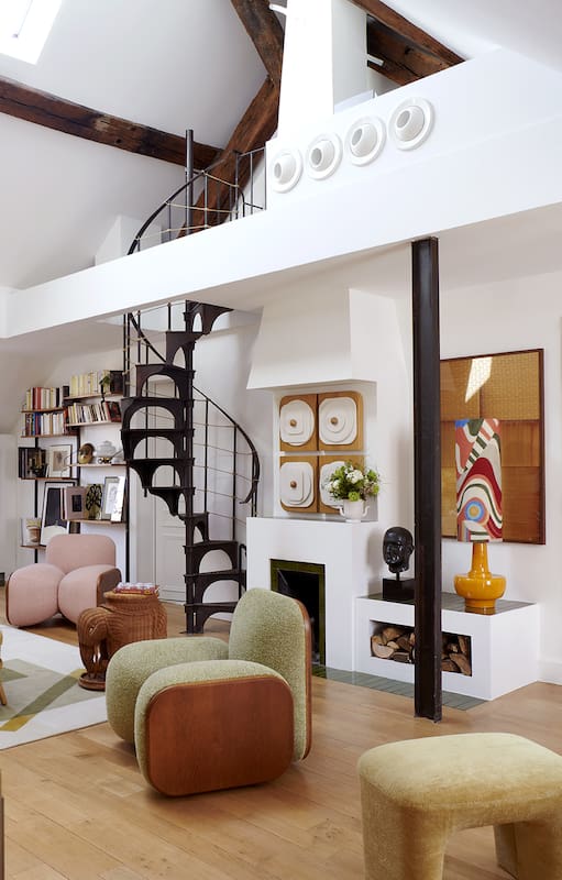 Pierre Frey renovó su departamento en París con una brillante combinación de color y textura