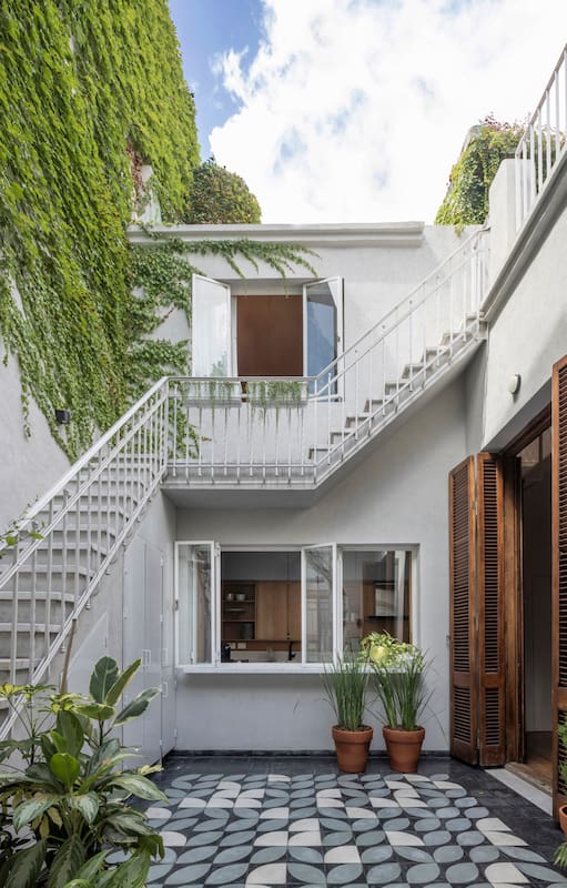 Hacer lugar para tres: una arquitecta estaba a punto de terminar su casa cuando se enteró de la llegada de su primer hijo