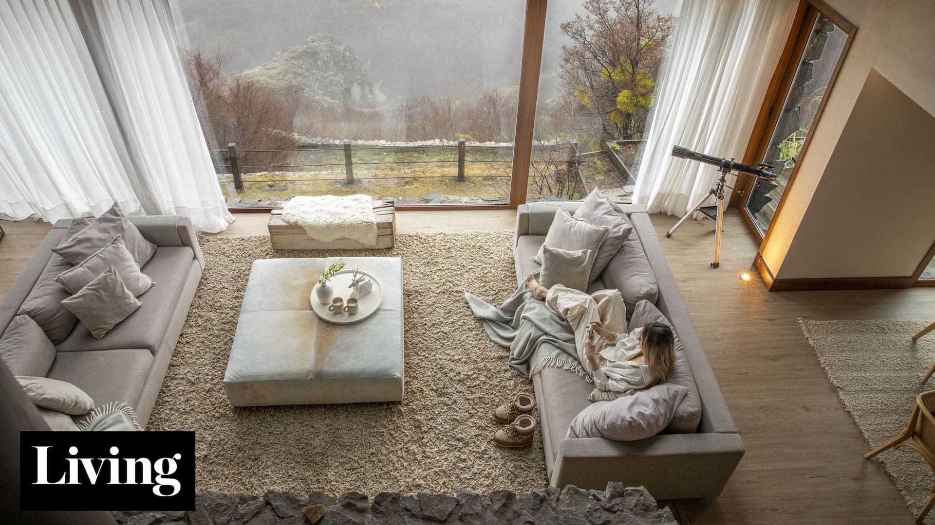 Recorremos una casa que se eleva para aprovechar sus alucinantes vistas patagónicas desde cada ambiente