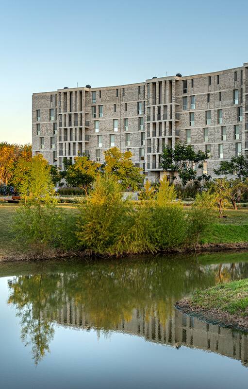 Un proyecto a orillas del río Luján que conjuga arquitectura, paisajismo y naturaleza