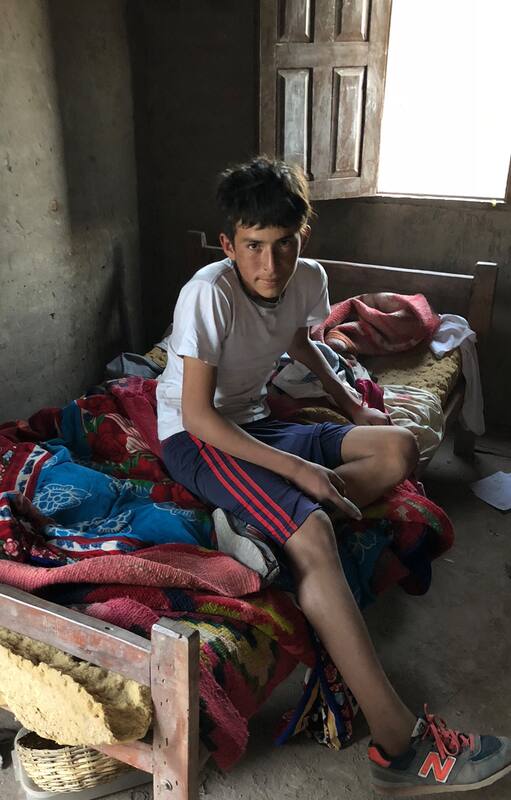 En el monte santiagueño: tiene 14 años, es hachero y su deseo es tener una cama para él solo