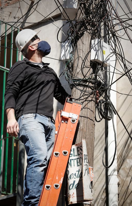 El chico del wifi. Logró que 200 familias de la villa 21-24 tengan Internet
