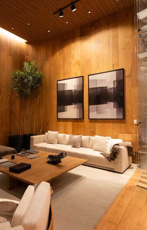 Todo en madera: el material que se impone como estrella de Casa FOA en pisos, revestimientos y envolventes completas