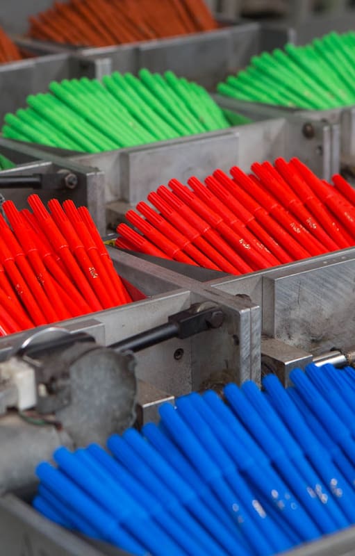 ¿Cómo se fabrican los marcadores de colores?