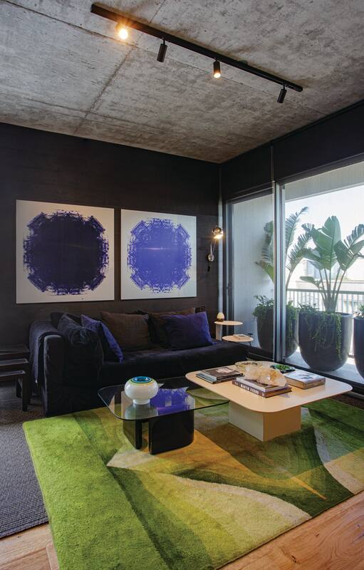 El diseño voluble de un loft céntrico para arrancar el día trabajando y bajar revoluciones a medida que cae la tarde