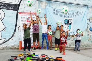 “Desarme infantil”: cambiar armas de juguete por pelotas de fútbol