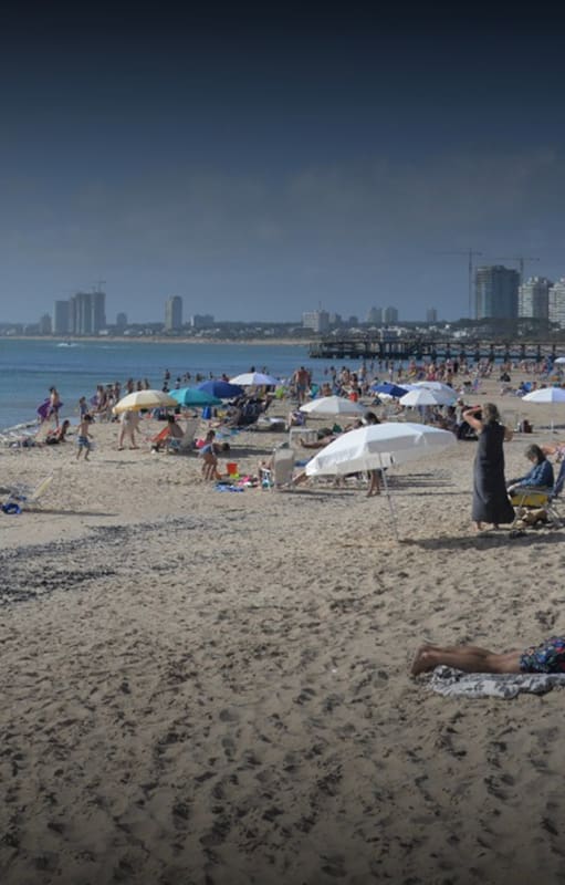 Verano retro. Cómo es la Punta del Este íntima de los argentinos que lograron cruzar