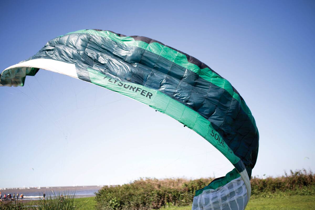 Al windsurf y el canotaje se le suma el windfoil, la nueva sensación de los deportes de río