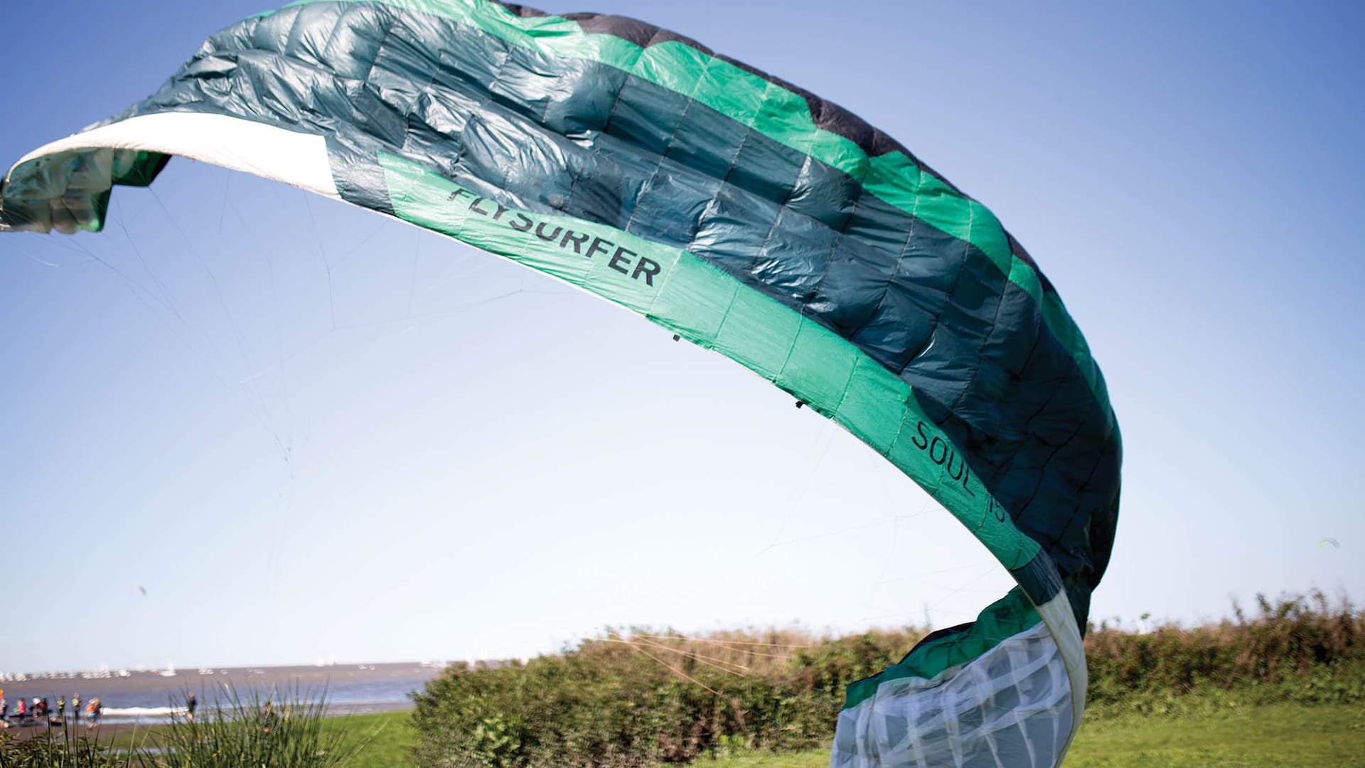 Al windsurf y el canotaje se le suma el windfoil, la nueva sensación de los deportes de río