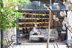 Intimidad y buena iluminación, las claves de un espacio donde reinan los libros