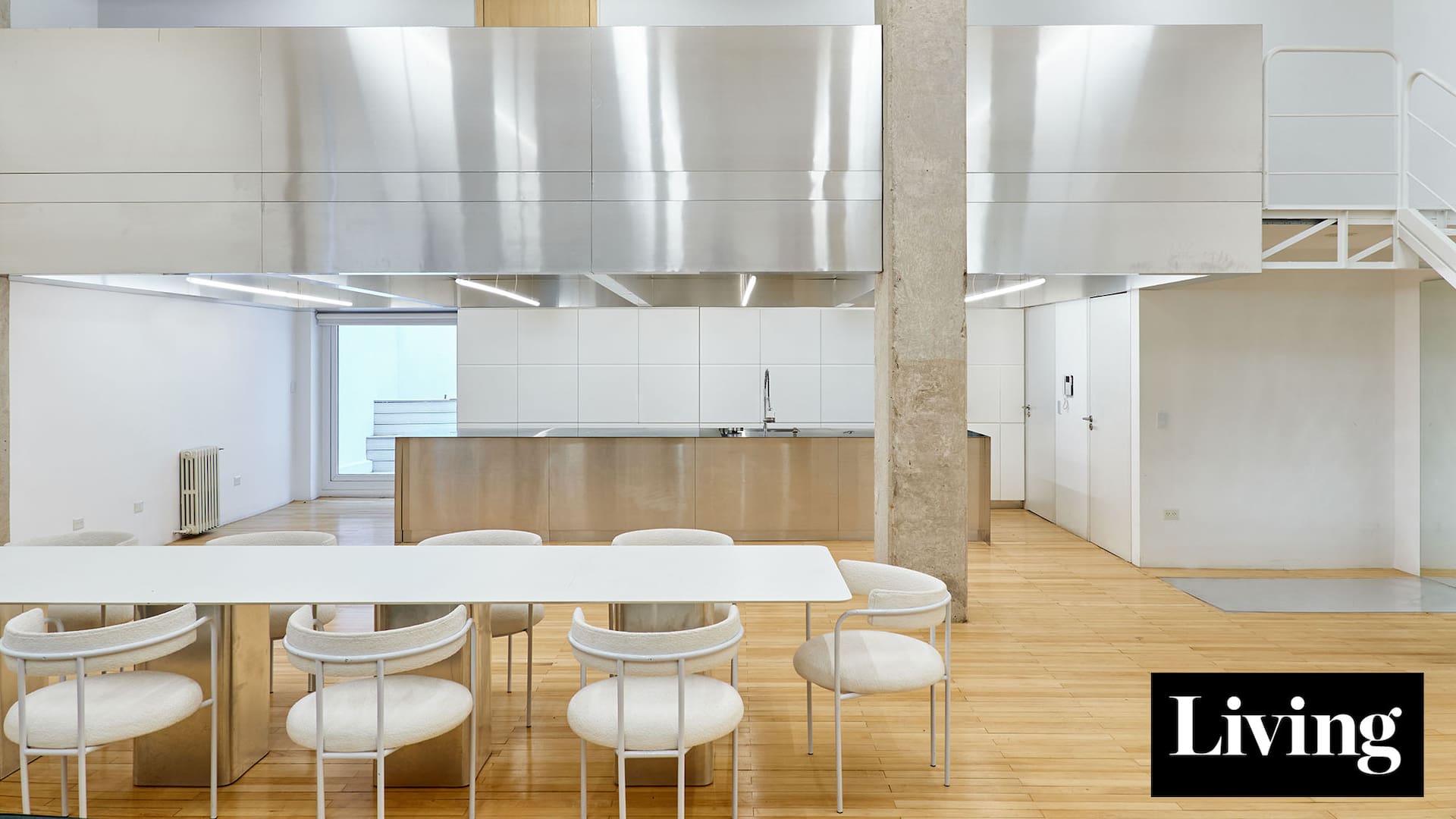 En una antigua fábrica de aluminio, renovaron un loft con estilo high tech