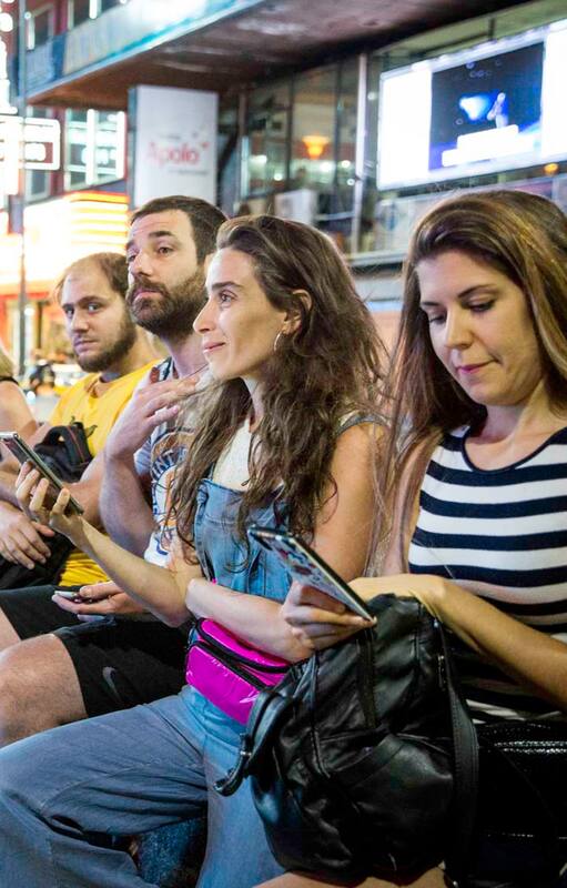 Clavemos el visto: ir al teatro con el celular prendido