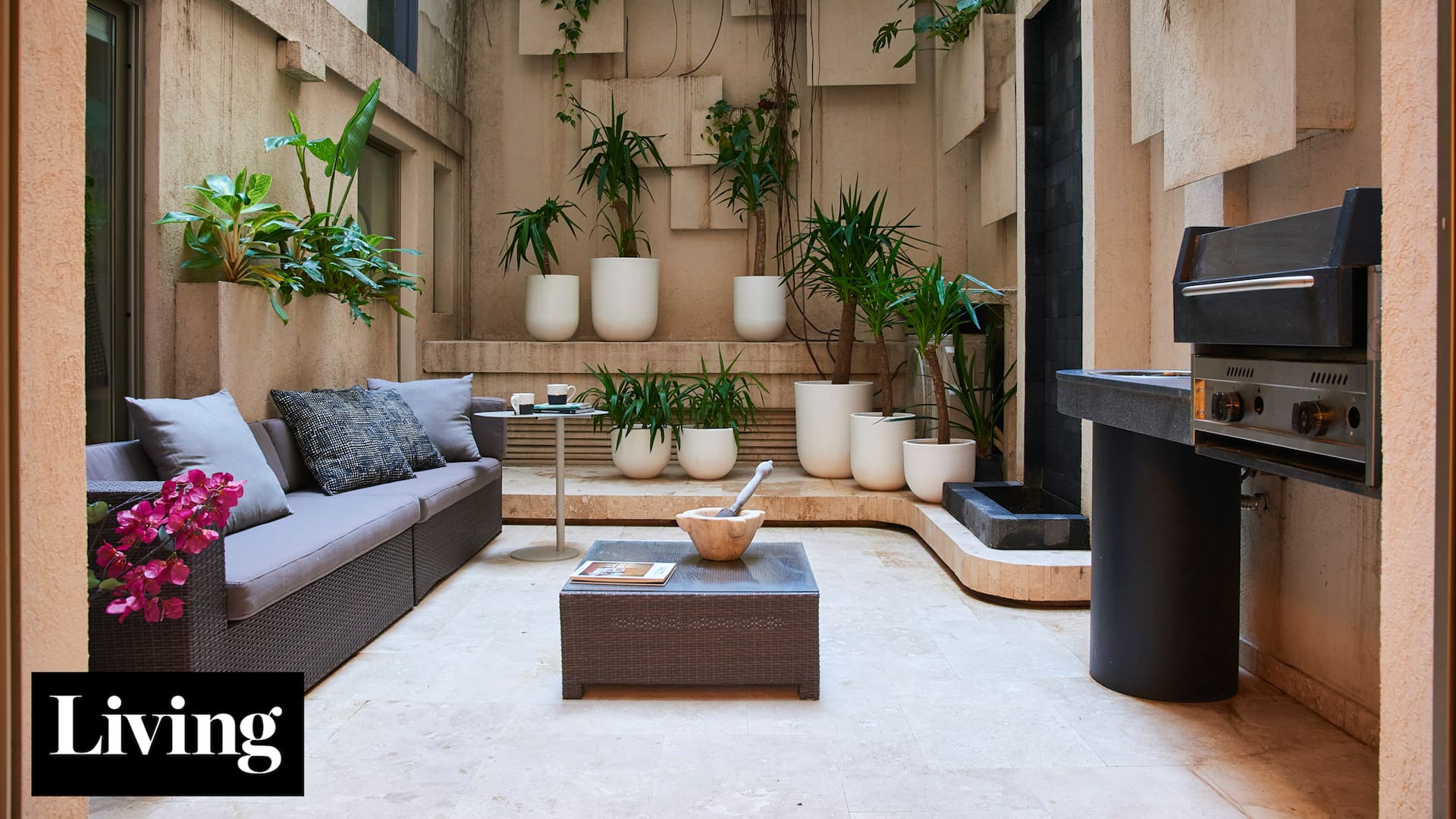 Con un patio protagonista y diseño fluido: así se reinventó este departamento de 90m2 en Palermo