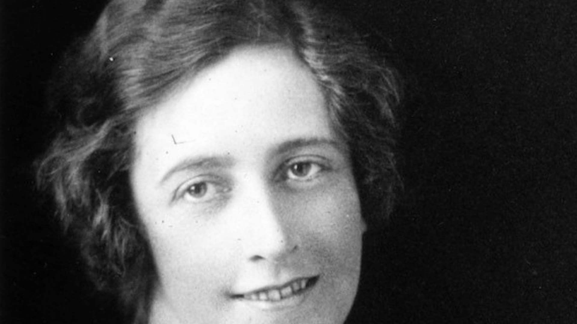 Agatha Christie. Fue la primera mujer inglesa que subió a una tabla de surf y se casó con un hombre 14 años menor