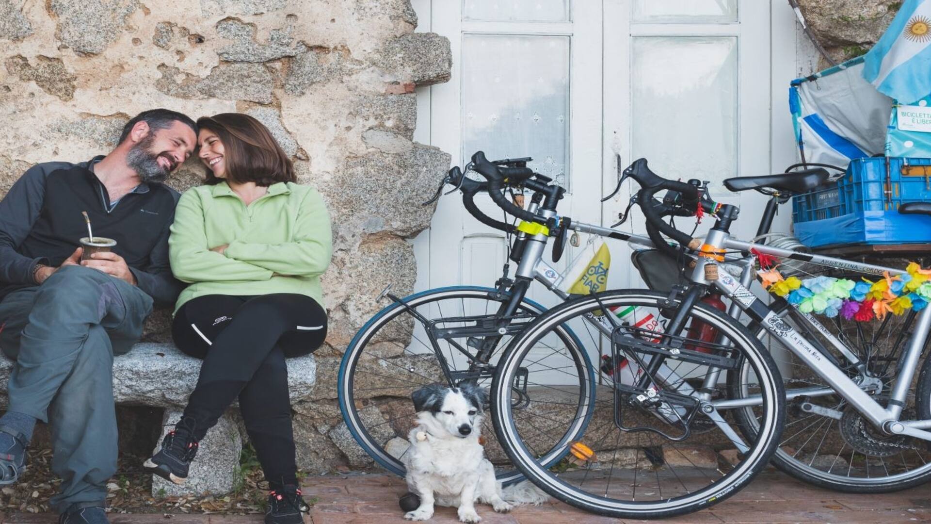 Viajaron a Italia, consiguieron la ciudadanía y ahora recorren el país en bici