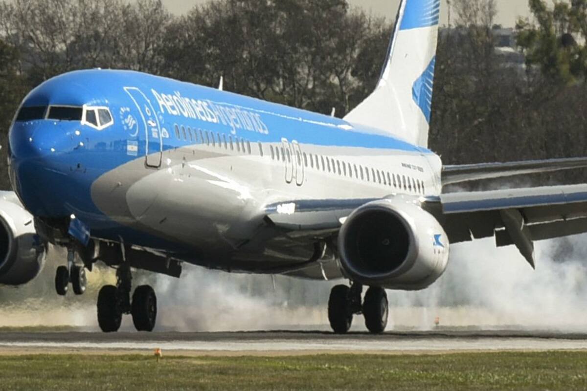 Crece la demanda de pilotos, pero la carrera cuesta más de un millón de pesos