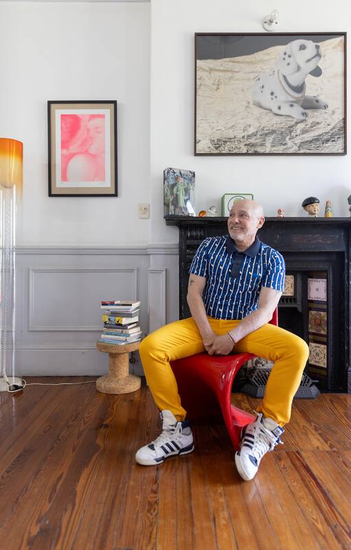 Visitamos a Ronnie Arias para mostrarles el colorido costado deco de este entretenedor profesional