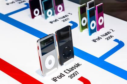 A 20 años de su nacimiento, el iPod vuelve a ser un objeto de deseo, para coleccionistas, amantes de lo vintage y para quienes buscan dispositivos menos complejos