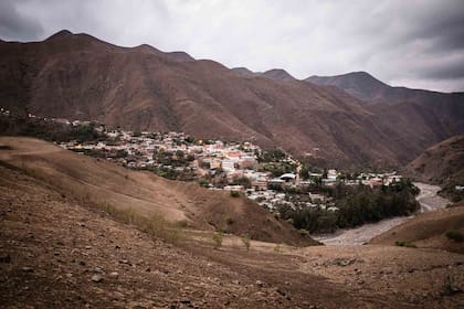A 2.300 msnm Santa Victoria se guarda en el extremo noroeste de Salta.