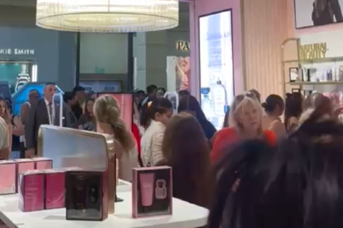 A 48 horas de su apertura, el primer local de Victoria’s Secret en el país recibió un aluvión de clientes, que este domingo se agolparon en la entrada de la tienda para realizar sus compras
