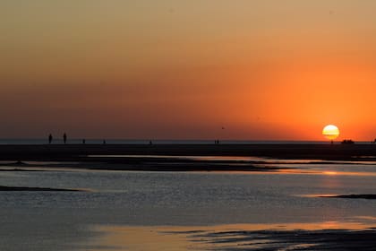 A 587 kilómetros de Buenos Aires Reta sorprende con 30 km de costa en estado puro.