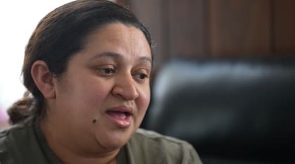 A Ada Bell Baquedano Amador, madre del joven futbolista, le dieron 30 días para irse del país