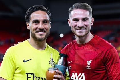 A Alexis Mac Allister se le vio el fondo de pantalla del celular e hizo sonreír a todos con la foto que eligió