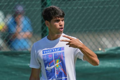 A Carlos Alcaraz le encanta jugar en césped y busca ganar su tercer título de Wimbledon consecutivo