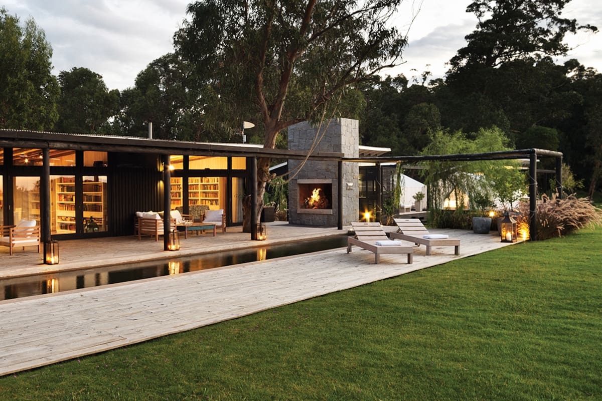 A cinco minutos de José Ignacio, el arquitecto Martín Gómez diseñó una casa de vacaciones donde la libertad es el invitado de lujo.