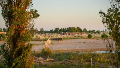 A cinco minutos de Mar de las Pampas, a 80 km de Mar del Plata y a 385 de la Ciudad de Buenos Aires, un proyecto que conjuga campo y mar