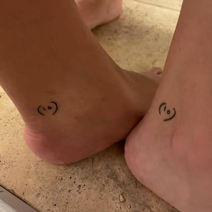 A comienzos de enero, Dalma y Gianinna Maradona compartieron una foto en las redes sociales para mostrar el nuevo tatuaje que se hicieron en sus respectivos tobillos en honor a Diego Maradona: el número 10