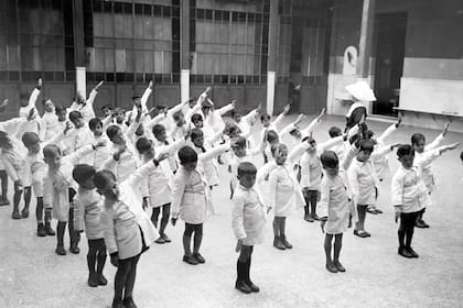 A comienzos de la década de 1920, el guardapolvo blanco se había generalizado en todo el país.