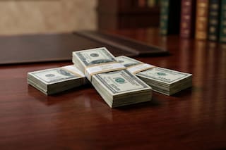 ¿A cuánto cotiza el dólar oficial y el blue este lunes 20 de abril?